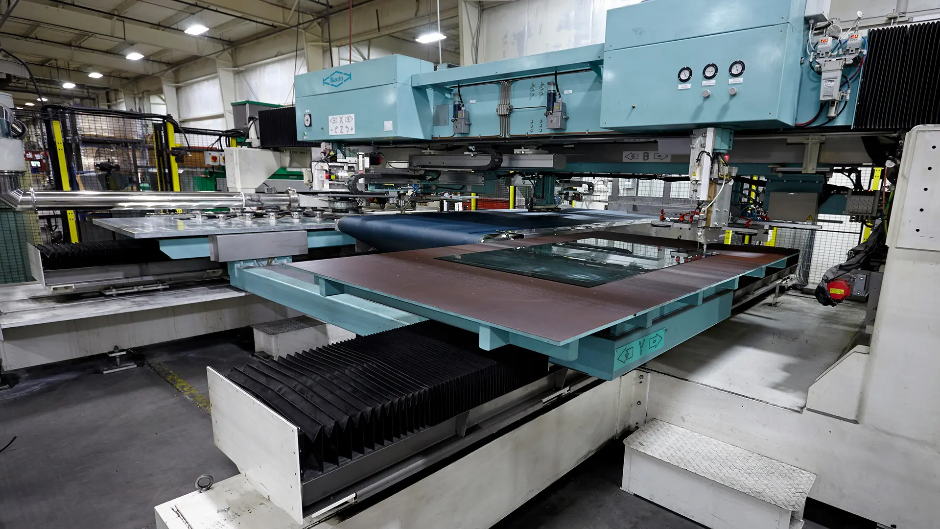 Bando glass cutting and edge grinding machine